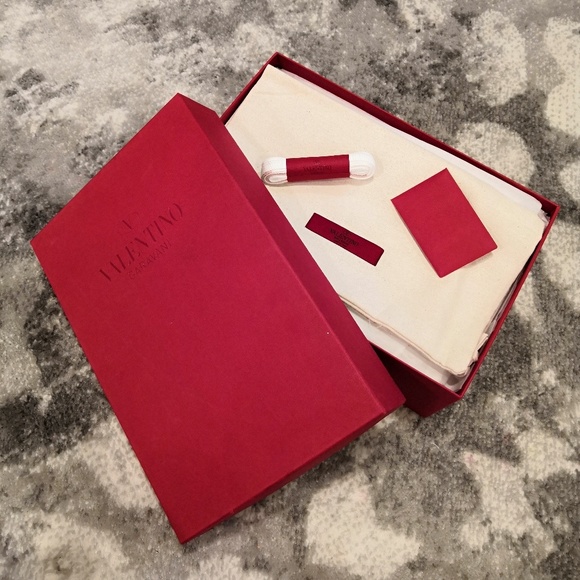 Valentino Garavani Sneakers - Picture 5 of 7